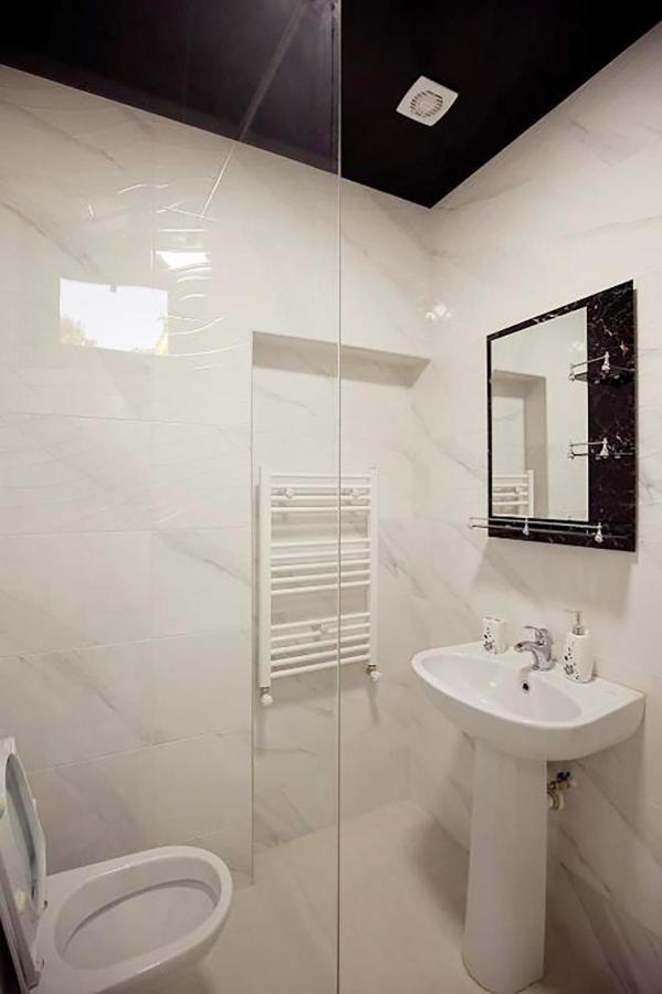 Nickos Hotel Kutaisi Ngoại thất bức ảnh