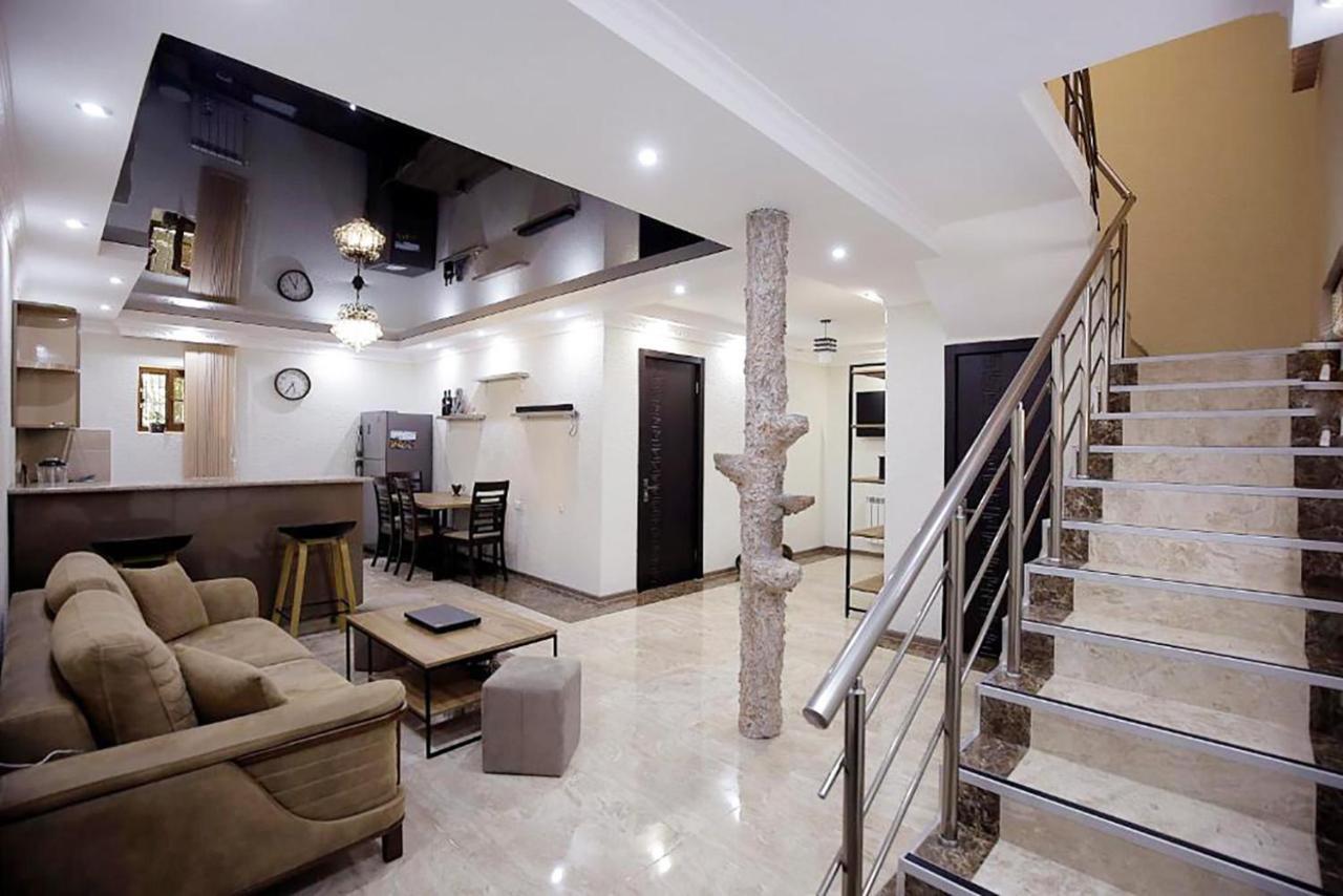Nickos Hotel Kutaisi Ngoại thất bức ảnh