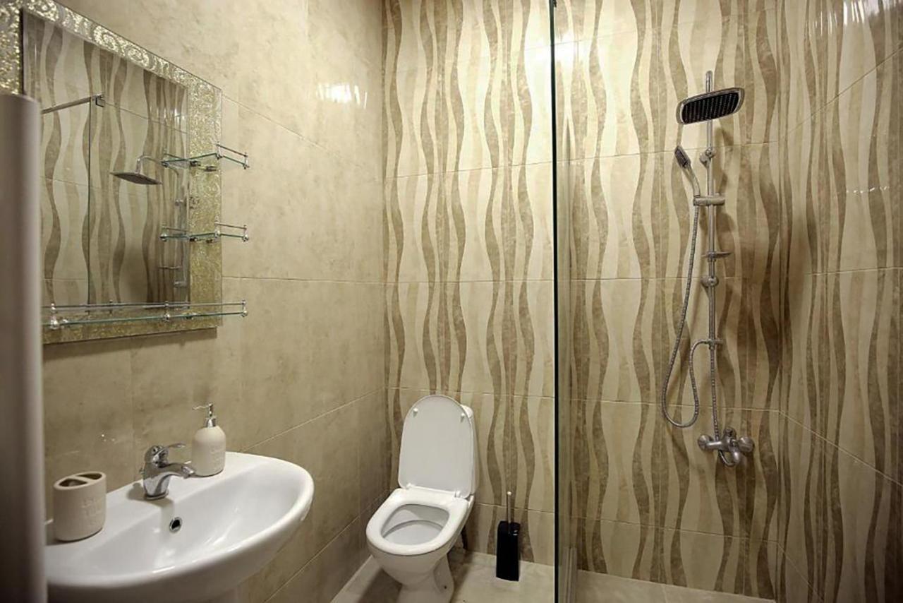 Nickos Hotel Kutaisi Ngoại thất bức ảnh