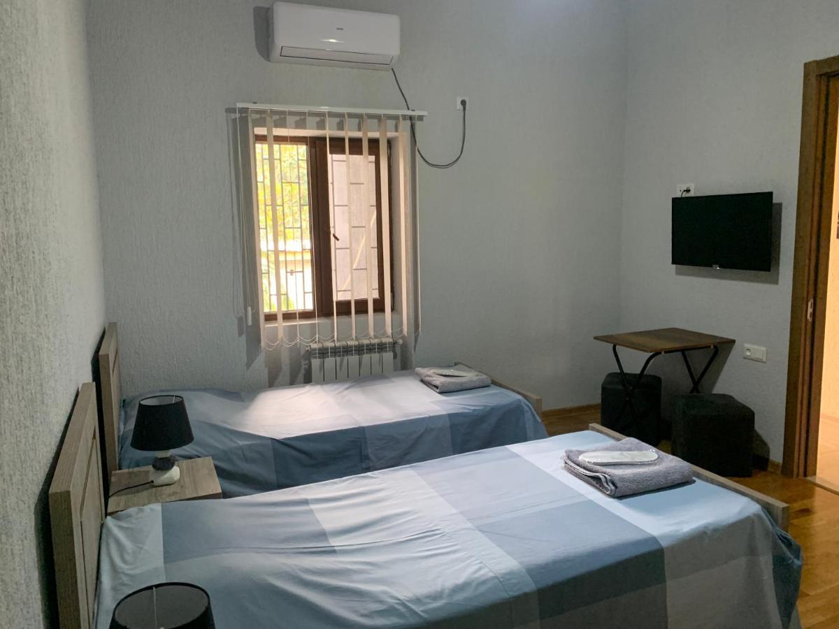 Nickos Hotel Kutaisi Ngoại thất bức ảnh
